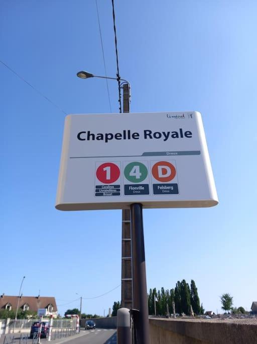 Le Royal Billy Apartment Dreux Exterior photo